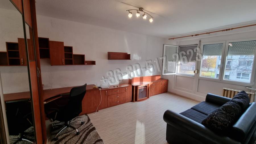 Albérlet, kiadó panellakás, Paks
