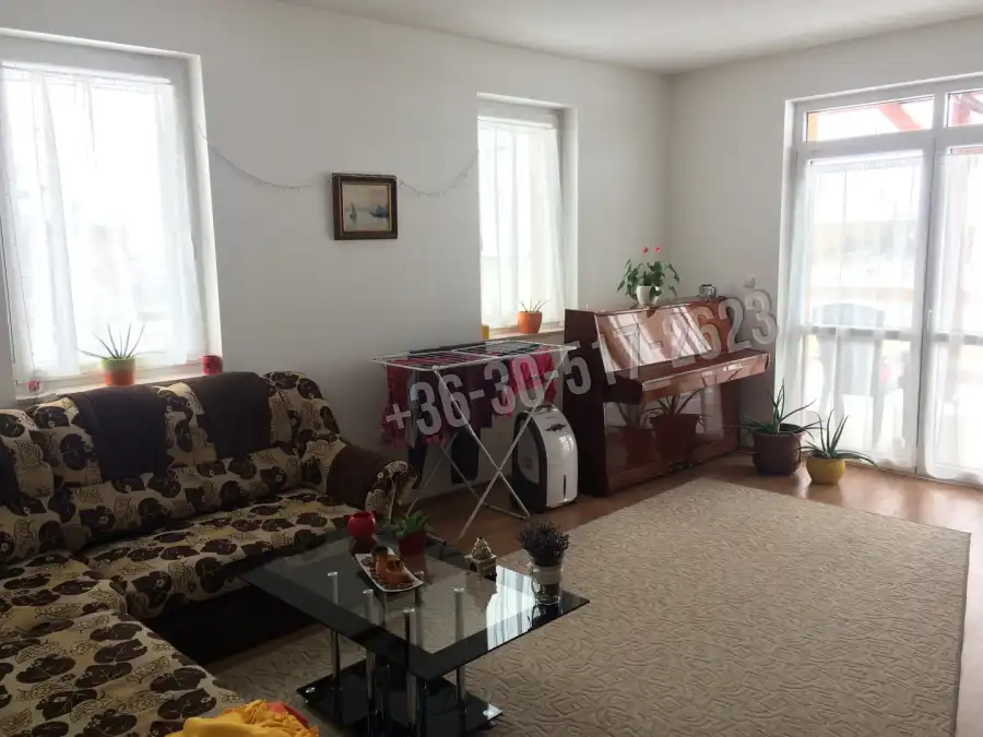 Albérlet, kiadó téglalakás, Paks
