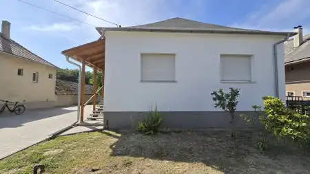Eladó családi ház, Németkér 4 szoba 142 m² 73 M Ft