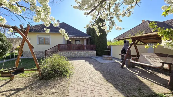 Eladó családi ház, Paks 5 szoba 180 m² 159 M Ft