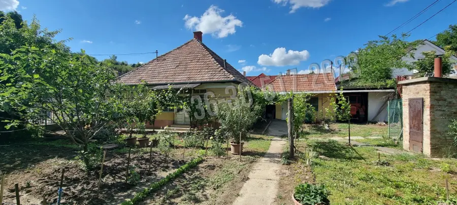 eladó családi ház, Paks