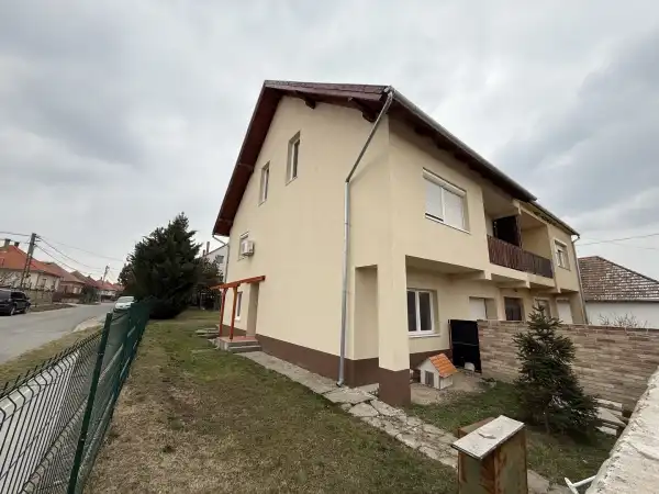 Eladó családi ház, Paks 4 szoba 170 m² 61.9 M Ft