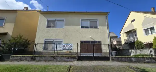 Eladó családi ház, Paks 4 szoba 200 m² 59.5 M Ft
