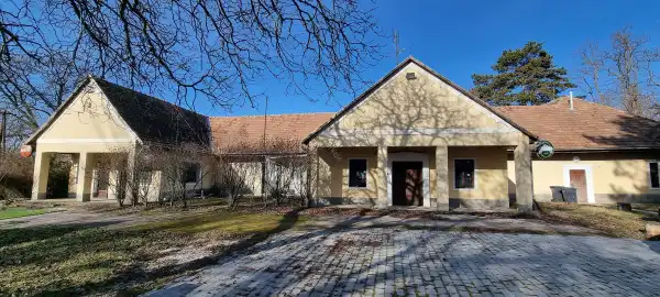 Eladó kúria, Németkér 1 szoba 830 m² 199 M Ft