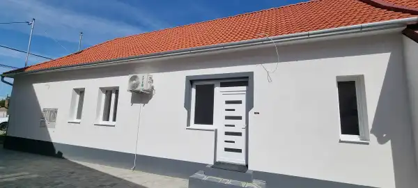 Eladó újszerű téglalakás, Paks 3 szoba 86 m² 53 M Ft