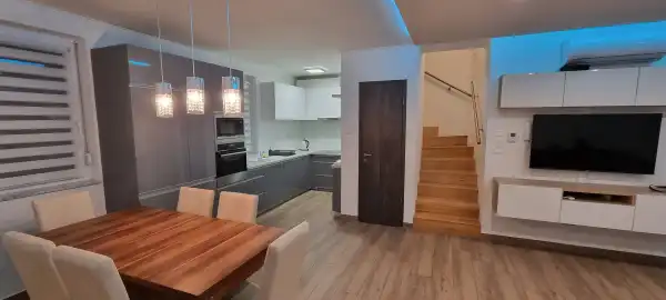 Eladó újszerű téglalakás, Paks 4 szoba 89 m² 80 M Ft