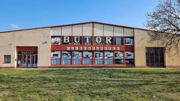 Eladó üzlet, Kalocsa 1 szoba 1354 m² 350 M Ft