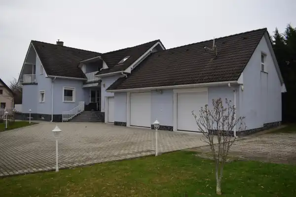 Kiadó családi ház, Paks 5 szoba 400 m² 1.20 M Ft/hó
