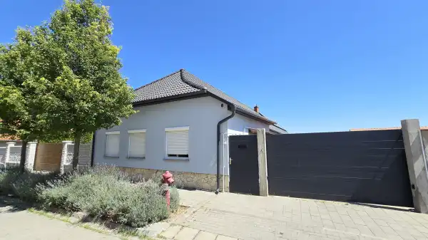 Kiadó családi ház, Paks 4 szoba 120 m² 350 E Ft/hó