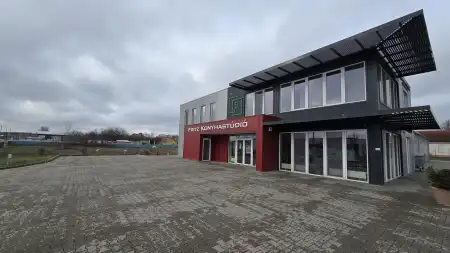 Kiadó iroda, Paks 3 szoba 110 m² 533 E Ft/hó + Áfa