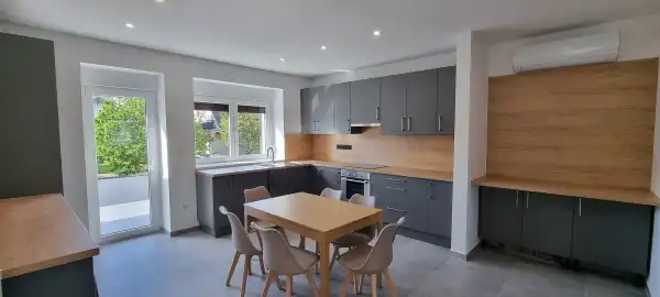 Kiadó téglalakás, Paks 6 szoba 150 m² 500 E Ft/hó