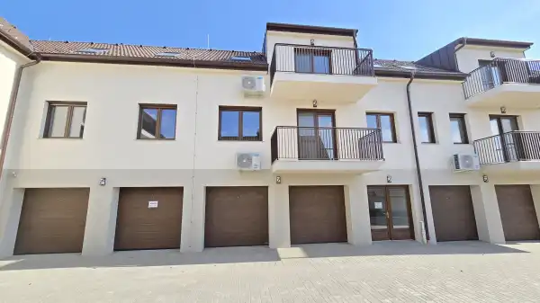 Kiadó új építésű garázs, Paks 18 m² 30 E Ft/hó