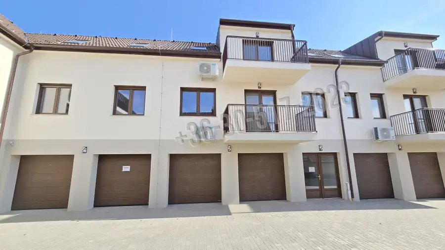 kiadó új építésű garázs, Paks