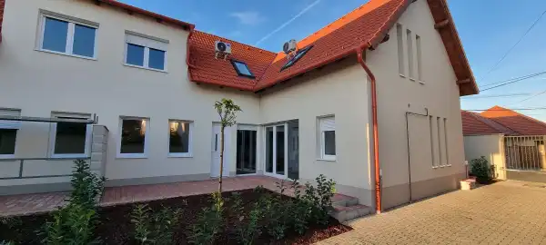 Kiadó új építésű sorház, Paks 5 szoba 124 m² 600 E Ft/hó