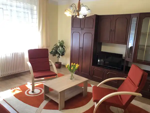 Kiadó újszerű panellakás, Paks 2 szoba 54 m² 150 E Ft/hó