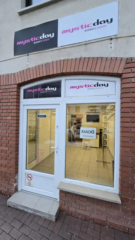 Kiadó üzlethelyiség utcai bejáratos, Paks 1 szoba 20 m² 100 E Ft/hó